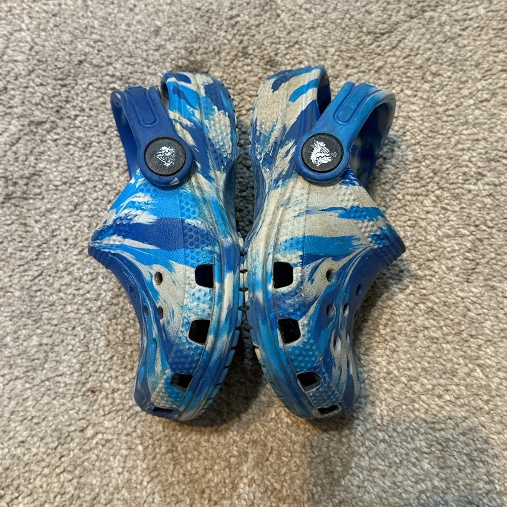 CROCS blue tie